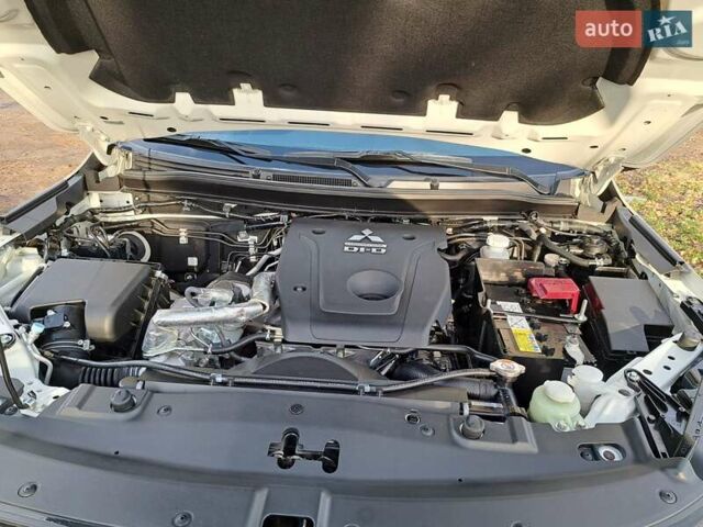 Білий Міцубісі Л 200, об'ємом двигуна 2.44 л та пробігом 56 тис. км за 28800 $, фото 6 на Automoto.ua