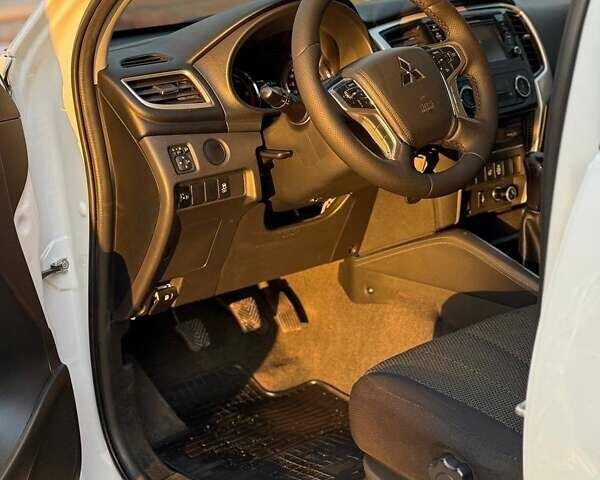 Белый Мицубиси Л 200, объемом двигателя 2.44 л и пробегом 60 тыс. км за 28500 $, фото 24 на Automoto.ua