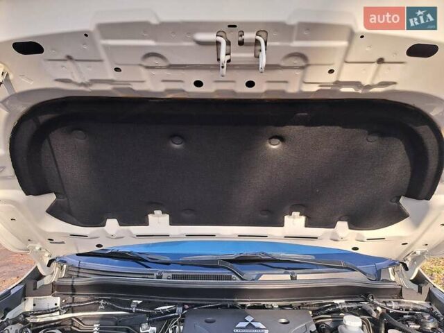 Білий Міцубісі Л 200, об'ємом двигуна 2.44 л та пробігом 56 тис. км за 28800 $, фото 8 на Automoto.ua