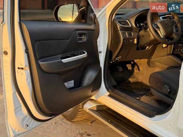 Белый Мицубиси Л 200, объемом двигателя 2.44 л и пробегом 60 тыс. км за 28500 $, фото 25 на Automoto.ua