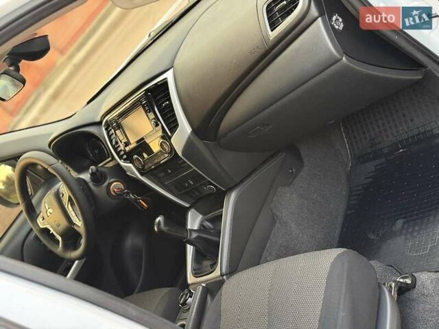 Белый Мицубиси Л 200, объемом двигателя 2.44 л и пробегом 60 тыс. км за 28500 $, фото 20 на Automoto.ua