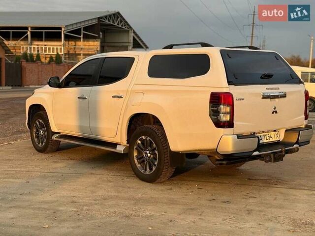 Белый Мицубиси Л 200, объемом двигателя 2.44 л и пробегом 60 тыс. км за 28500 $, фото 10 на Automoto.ua