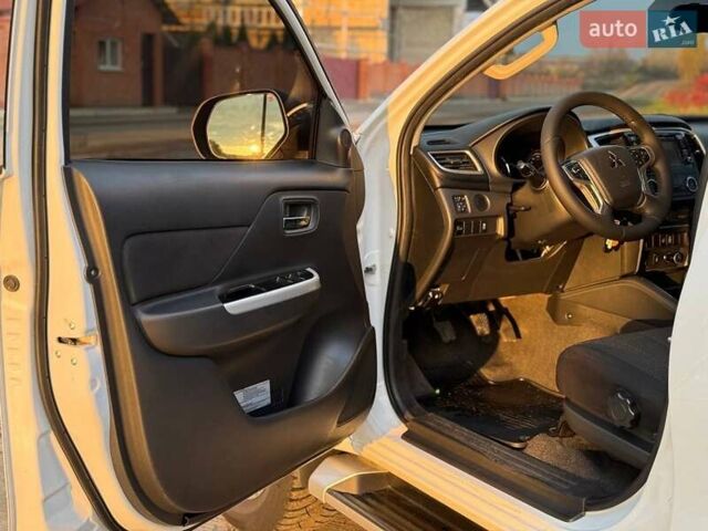 Белый Мицубиси Л 200, объемом двигателя 2.44 л и пробегом 60 тыс. км за 28500 $, фото 23 на Automoto.ua