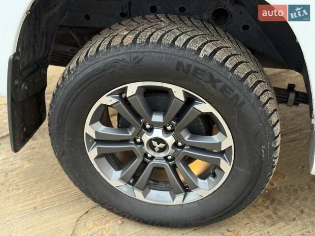 Белый Мицубиси Л 200, объемом двигателя 2.44 л и пробегом 60 тыс. км за 28500 $, фото 27 на Automoto.ua