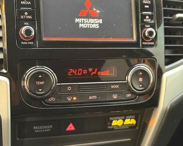 Белый Мицубиси Л 200, объемом двигателя 2.44 л и пробегом 60 тыс. км за 28500 $, фото 29 на Automoto.ua