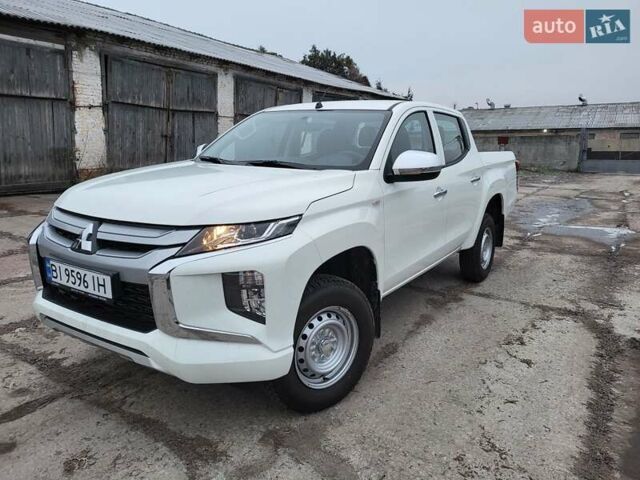 Белый Мицубиси Л 200, объемом двигателя 2.44 л и пробегом 1 тыс. км за 37232 $, фото 2 на Automoto.ua