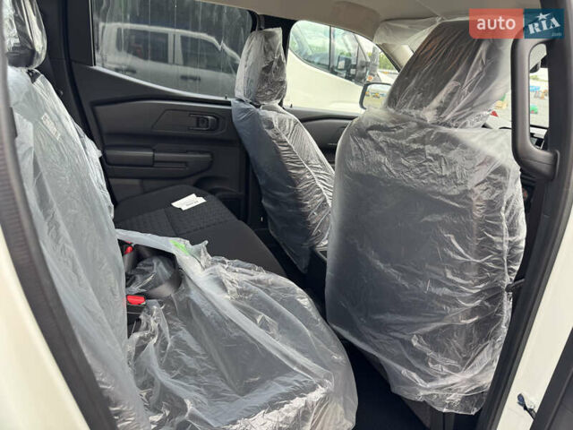 Белый Мицубиси Л 200, объемом двигателя 2.5 л и пробегом 1 тыс. км за 28962 $, фото 4 на Automoto.ua