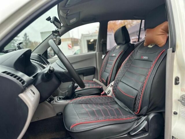 Білий Міцубісі Л 200, об'ємом двигуна 2.5 л та пробігом 234 тис. км за 4300 $, фото 4 на Automoto.ua