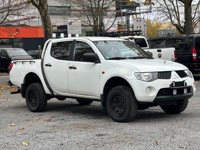 Білий Міцубісі Л 200, об'ємом двигуна 2.5 л та пробігом 234 тис. км за 4300 $, фото 2 на Automoto.ua