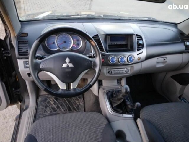 Чорний Міцубісі Л 200, об'ємом двигуна 2.5 л та пробігом 220 тис. км за 129000 $, фото 3 на Automoto.ua