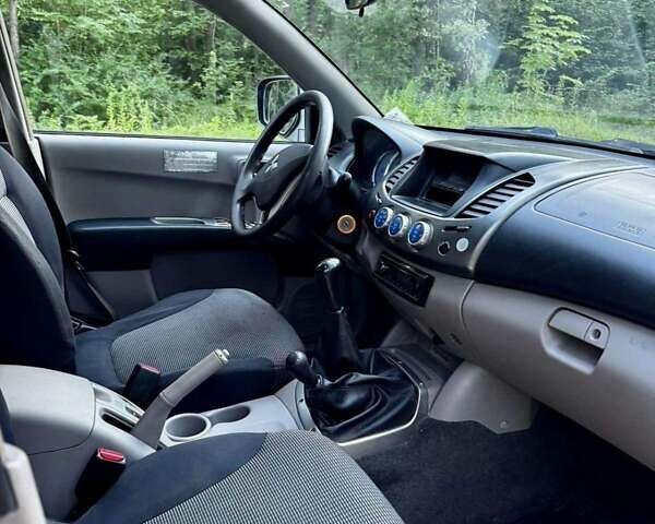 Чорний Міцубісі Л 200, об'ємом двигуна 2.5 л та пробігом 280 тис. км за 3200 $, фото 9 на Automoto.ua