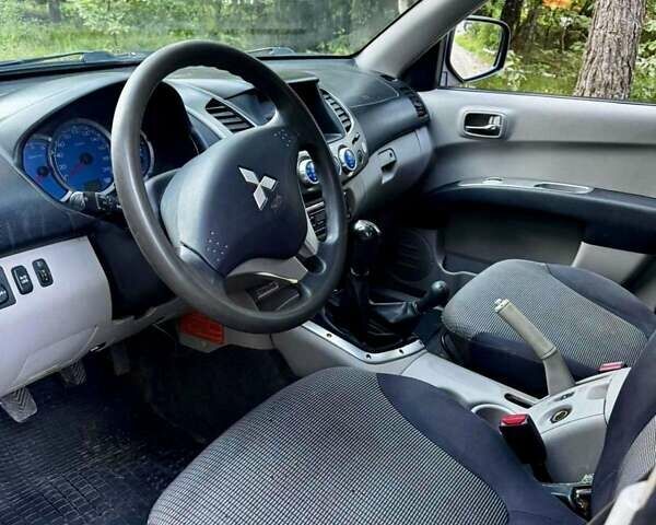 Чорний Міцубісі Л 200, об'ємом двигуна 2.5 л та пробігом 280 тис. км за 3200 $, фото 1 на Automoto.ua