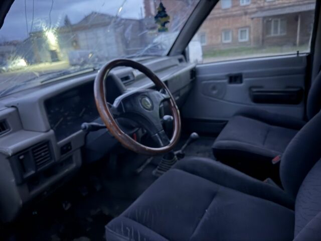 Черный Мицубиси Л 200, объемом двигателя 2.5 л и пробегом 310 тыс. км за 2700 $, фото 7 на Automoto.ua