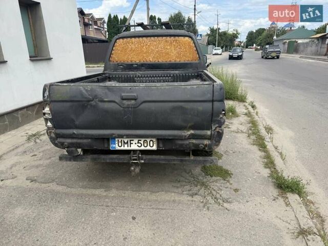 Черный Мицубиси Л 200, объемом двигателя 2.5 л и пробегом 250 тыс. км за 2500 $, фото 4 на Automoto.ua