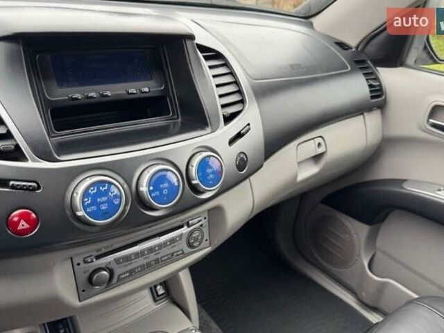 Черный Мицубиси Л 200, объемом двигателя 2.5 л и пробегом 236 тыс. км за 3700 $, фото 10 на Automoto.ua