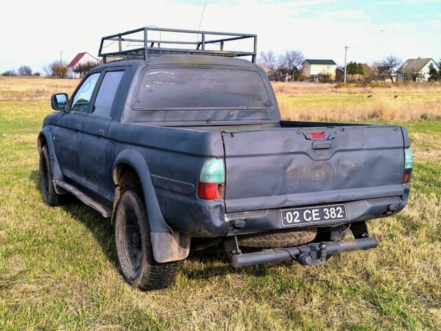 Черный Мицубиси Л 200, объемом двигателя 2.5 л и пробегом 200 тыс. км за 4000 $, фото 3 на Automoto.ua