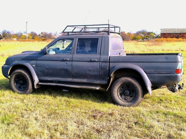 Черный Мицубиси Л 200, объемом двигателя 2.5 л и пробегом 200 тыс. км за 4000 $, фото 5 на Automoto.ua