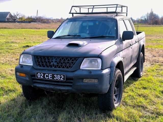 Черный Мицубиси Л 200, объемом двигателя 2.5 л и пробегом 200 тыс. км за 4000 $, фото 1 на Automoto.ua