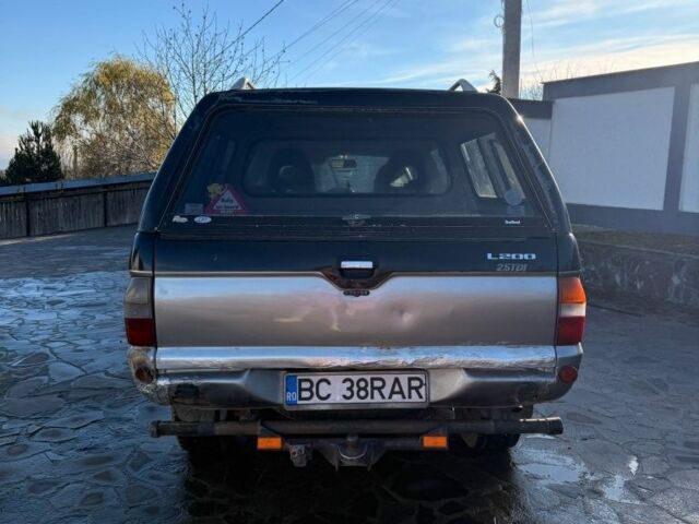 Черный Мицубиси Л 200, объемом двигателя 0 л и пробегом 225 тыс. км за 5205 $, фото 3 на Automoto.ua