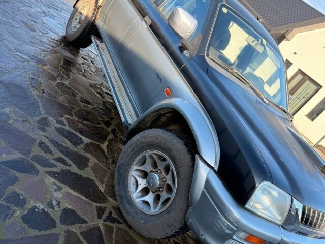 Черный Мицубиси Л 200, объемом двигателя 0 л и пробегом 225 тыс. км за 5205 $, фото 2 на Automoto.ua