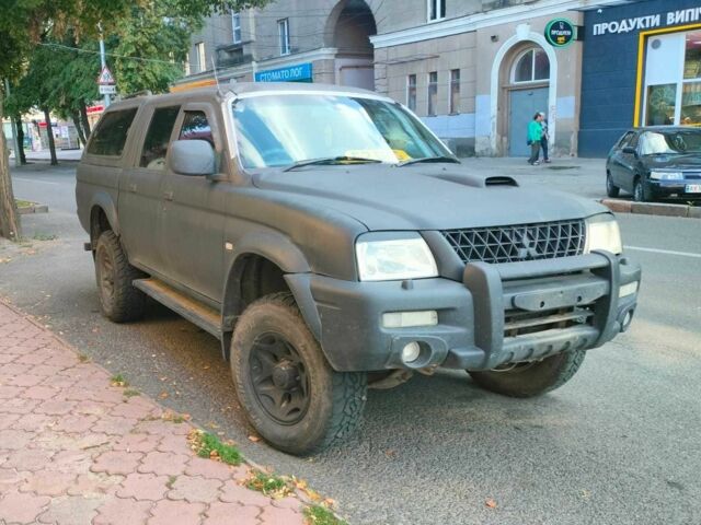 Чорний Міцубісі Л 200, об'ємом двигуна 2.5 л та пробігом 238 тис. км за 4500 $, фото 1 на Automoto.ua