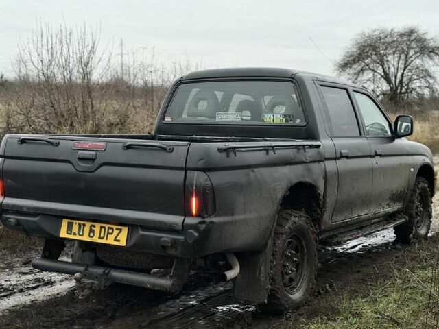 Черный Мицубиси Л 200, объемом двигателя 0 л и пробегом 232 тыс. км за 4100 $, фото 3 на Automoto.ua