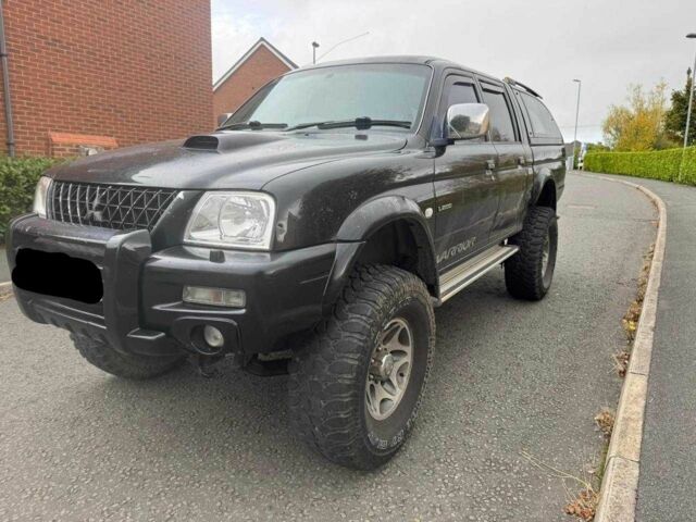 Черный Мицубиси Л 200, объемом двигателя 2.5 л и пробегом 150 тыс. км за 6500 $, фото 2 на Automoto.ua