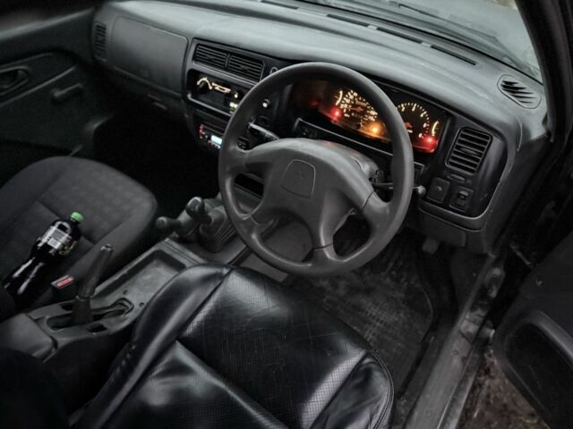 Черный Мицубиси Л 200, объемом двигателя 0 л и пробегом 232 тыс. км за 4100 $, фото 7 на Automoto.ua