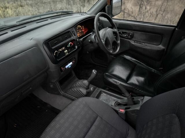 Черный Мицубиси Л 200, объемом двигателя 0 л и пробегом 232 тыс. км за 4100 $, фото 6 на Automoto.ua