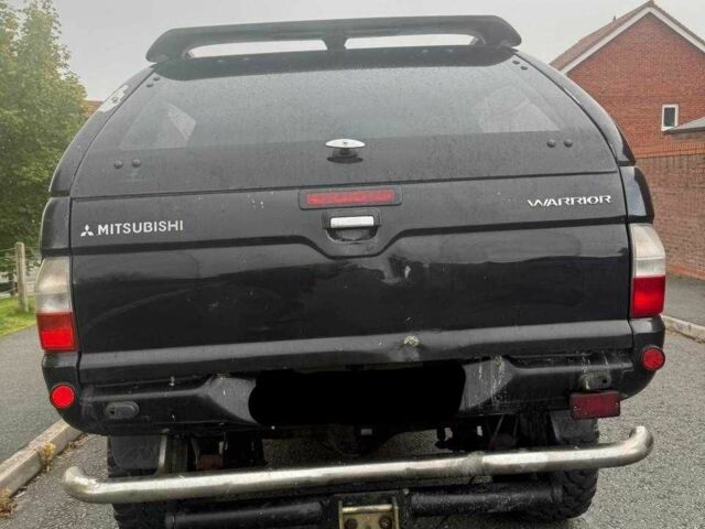 Черный Мицубиси Л 200, объемом двигателя 2.5 л и пробегом 150 тыс. км за 6500 $, фото 6 на Automoto.ua