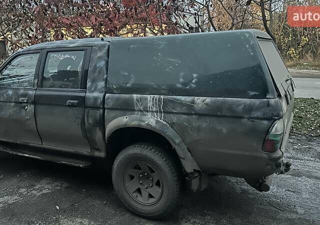 Черный Мицубиси Л 200, объемом двигателя 0 л и пробегом 300 тыс. км за 5000 $, фото 2 на Automoto.ua