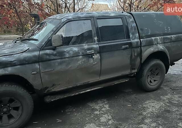 Черный Мицубиси Л 200, объемом двигателя 0 л и пробегом 300 тыс. км за 5000 $, фото 1 на Automoto.ua