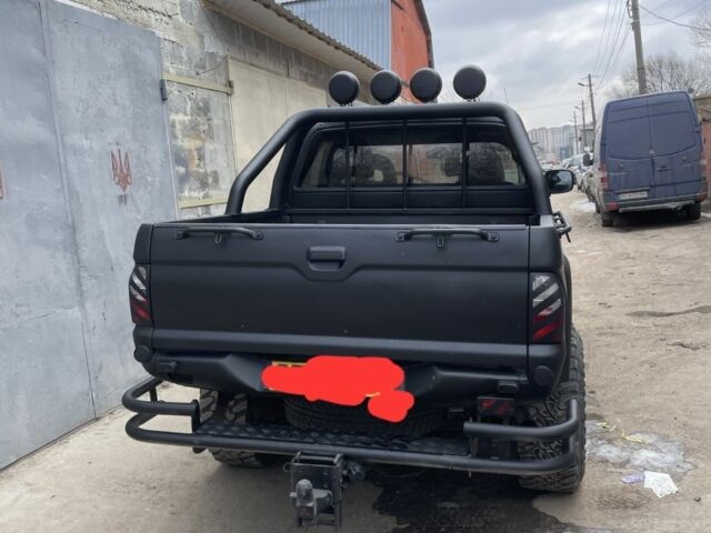 Черный Мицубиси Л 200, объемом двигателя 2.5 л и пробегом 190 тыс. км за 7000 $, фото 1 на Automoto.ua