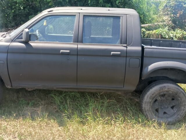 Черный Мицубиси Л 200, объемом двигателя 0 л и пробегом 530 тыс. км за 4100 $, фото 2 на Automoto.ua