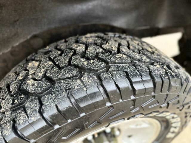 Черный Мицубиси Л 200, объемом двигателя 2.5 л и пробегом 355 тыс. км за 4500 $, фото 4 на Automoto.ua