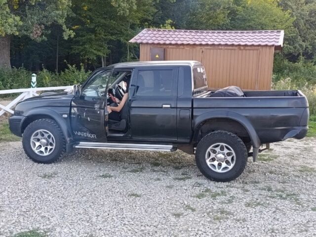 Черный Мицубиси Л 200, объемом двигателя 2.5 л и пробегом 250 тыс. км за 4000 $, фото 2 на Automoto.ua