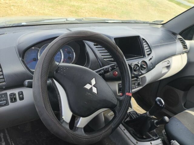 Черный Мицубиси Л 200, объемом двигателя 0 л и пробегом 150 тыс. км за 4667 $, фото 23 на Automoto.ua