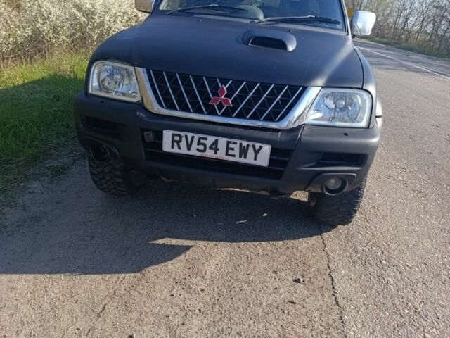 Черный Мицубиси Л 200, объемом двигателя 2.5 л и пробегом 250 тыс. км за 4000 $, фото 1 на Automoto.ua