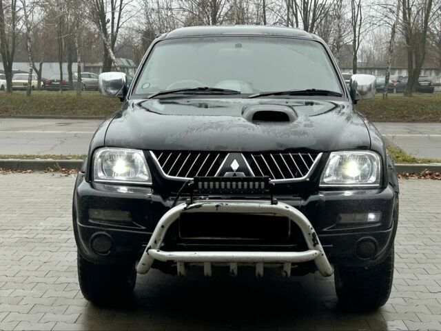 Черный Мицубиси Л 200, объемом двигателя 2.5 л и пробегом 170 тыс. км за 4250 $, фото 7 на Automoto.ua