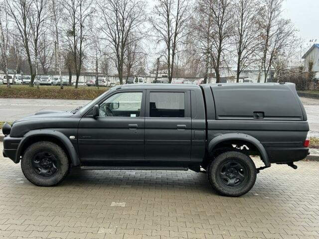 Черный Мицубиси Л 200, объемом двигателя 2.5 л и пробегом 250 тыс. км за 4250 $, фото 1 на Automoto.ua