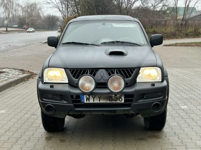 Черный Мицубиси Л 200, объемом двигателя 2.5 л и пробегом 250 тыс. км за 4250 $, фото 7 на Automoto.ua