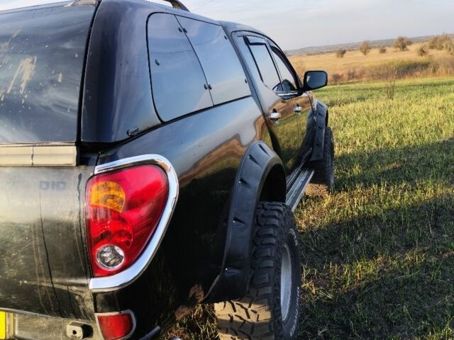 Черный Мицубиси Л 200, объемом двигателя 0 л и пробегом 160 тыс. км за 7578 $, фото 1 на Automoto.ua