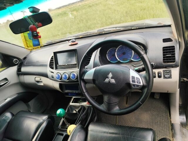 Черный Мицубиси Л 200, объемом двигателя 0 л и пробегом 163 тыс. км за 8057 $, фото 8 на Automoto.ua