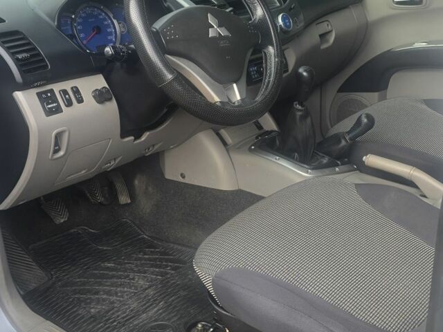 Чорний Міцубісі Л 200, об'ємом двигуна 2.5 л та пробігом 226 тис. км за 7200 $, фото 7 на Automoto.ua