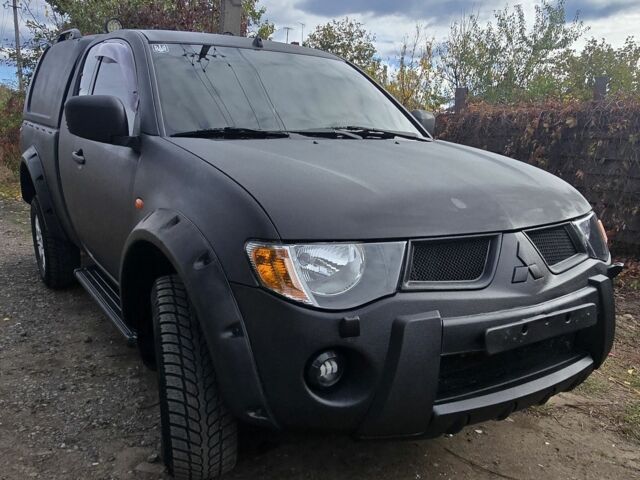 Чорний Міцубісі Л 200, об'ємом двигуна 2.5 л та пробігом 226 тис. км за 7200 $, фото 1 на Automoto.ua