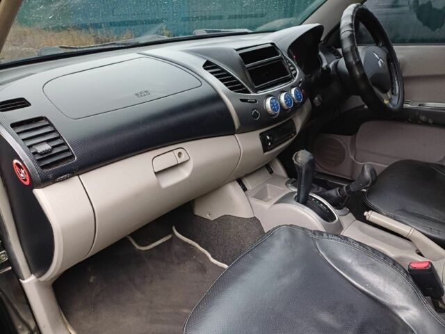 Черный Мицубиси Л 200, объемом двигателя 2.5 л и пробегом 170 тыс. км за 5900 $, фото 11 на Automoto.ua