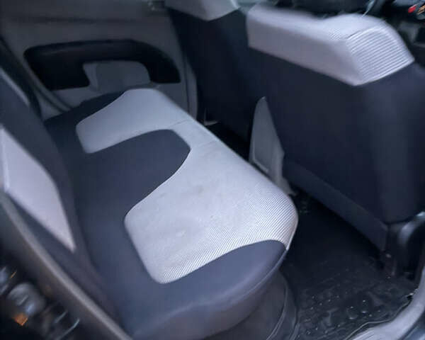 Черный Мицубиси Л 200, объемом двигателя 2.5 л и пробегом 199 тыс. км за 11800 $, фото 5 на Automoto.ua