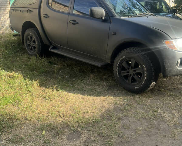 Міцубісі Л 200 2007 у Павлограде на Automoto.ua Чорний Міцубісі Л 200, об'ємом двигуна 2.5 л та пробігом 287 тис. км за 8500 $, фото 2 на Automoto.ua