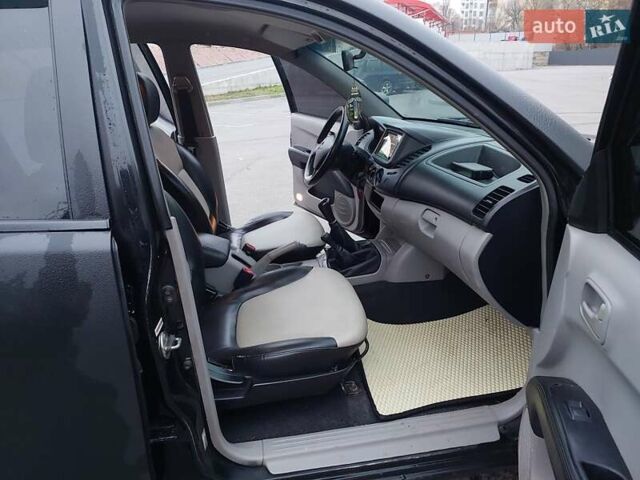 Чорний Міцубісі Л 200, об'ємом двигуна 2.48 л та пробігом 290 тис. км за 9900 $, фото 14 на Automoto.ua