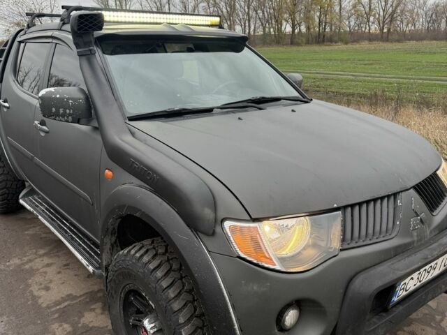 Чорний Міцубісі Л 200, об'ємом двигуна 2.5 л та пробігом 500 тис. км за 9300 $, фото 2 на Automoto.ua